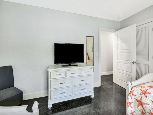 Lido Key Vacation House with Pool Near St. Armands Circle